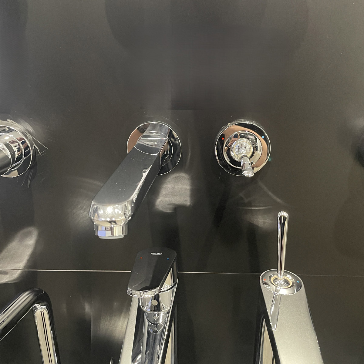 Vòi chậu gắn tường nóng lạnh 2 lỗ Eurodisc Joy GROHE 19969000 - Ảnh 6