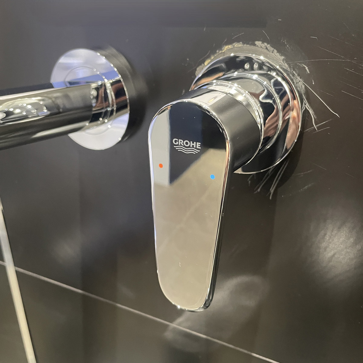 Vòi chậu gắn tường nóng lạnh 2 lỗ Eurodisc Cosmopolitan L-size GROHE 19974002 - Ảnh 4