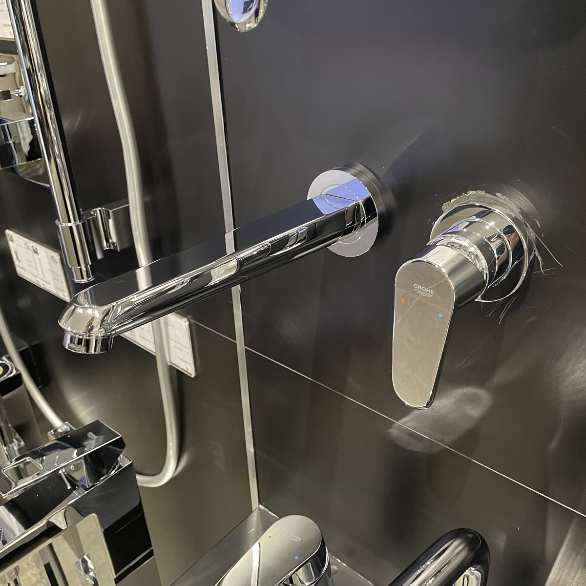 Vòi chậu gắn tường nóng lạnh 2 lỗ Eurodisc Cosmopolitan L-size GROHE 19974002 - Ảnh 5