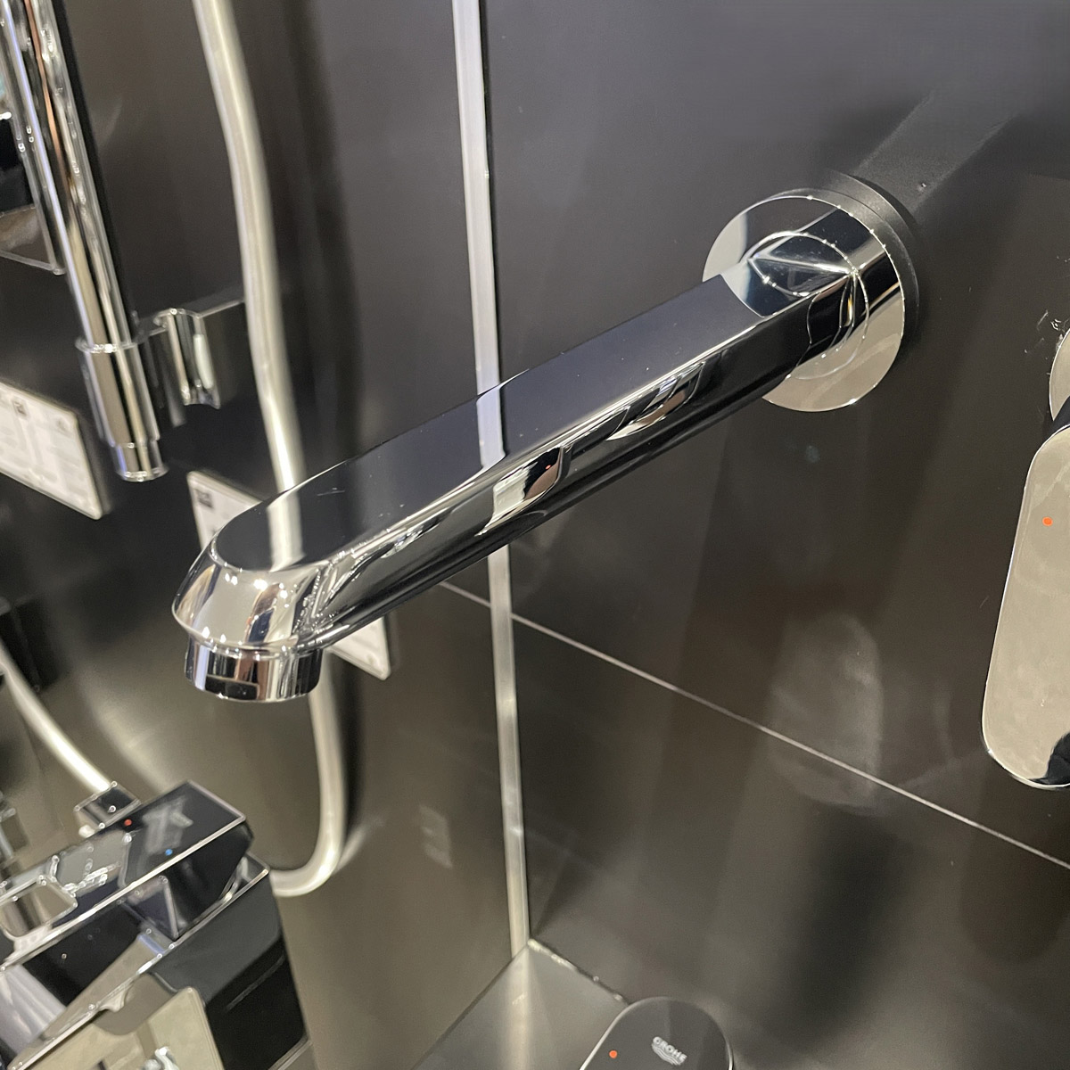 Vòi chậu gắn tường nóng lạnh 2 lỗ Eurodisc Cosmopolitan L-size GROHE 19974002 - Ảnh 8