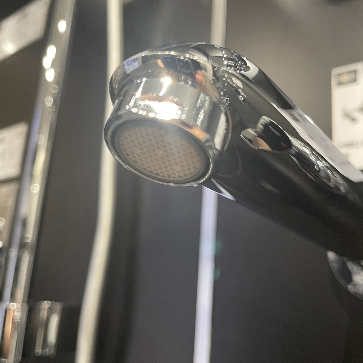 Vòi chậu gắn tường nóng lạnh 2 lỗ Eurodisc Cosmopolitan L-size GROHE 19974002 - Ảnh 9