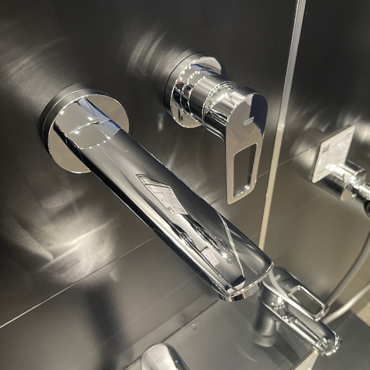 Vòi chậu gắn tường nóng lạnh 2 lỗ BauLoop GROHE 20289001 - Ảnh 9