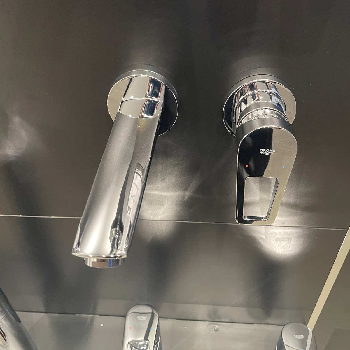 Vòi chậu gắn tường nóng lạnh 2 lỗ BauLoop GROHE 20289001 - Ảnh 10