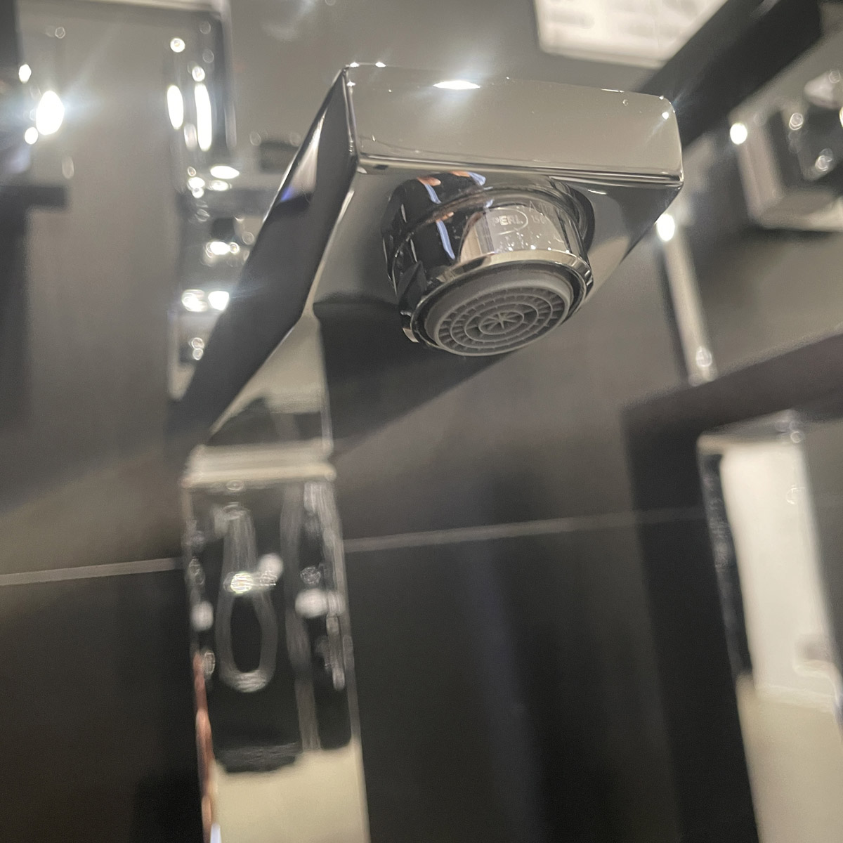 Vòi chậu nóng lạnh Eurocube XL-size GROHE 23406000 - Ảnh 3