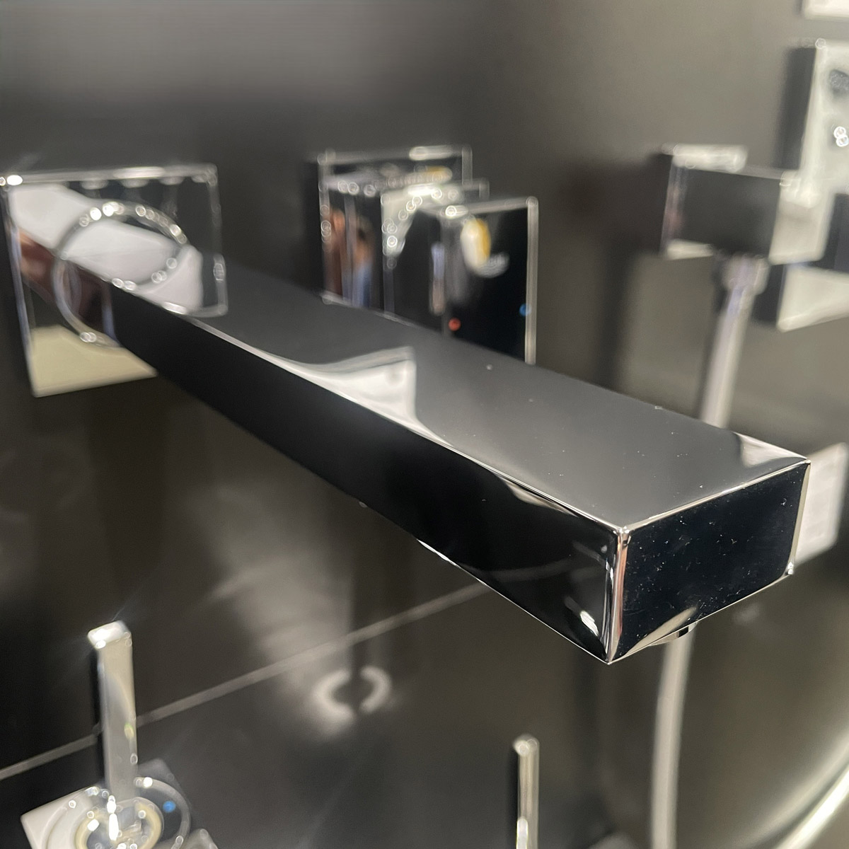 Vòi chậu nóng lạnh gắn tường 2 lỗ Eurocube GROHE 23447000 - Ảnh 6