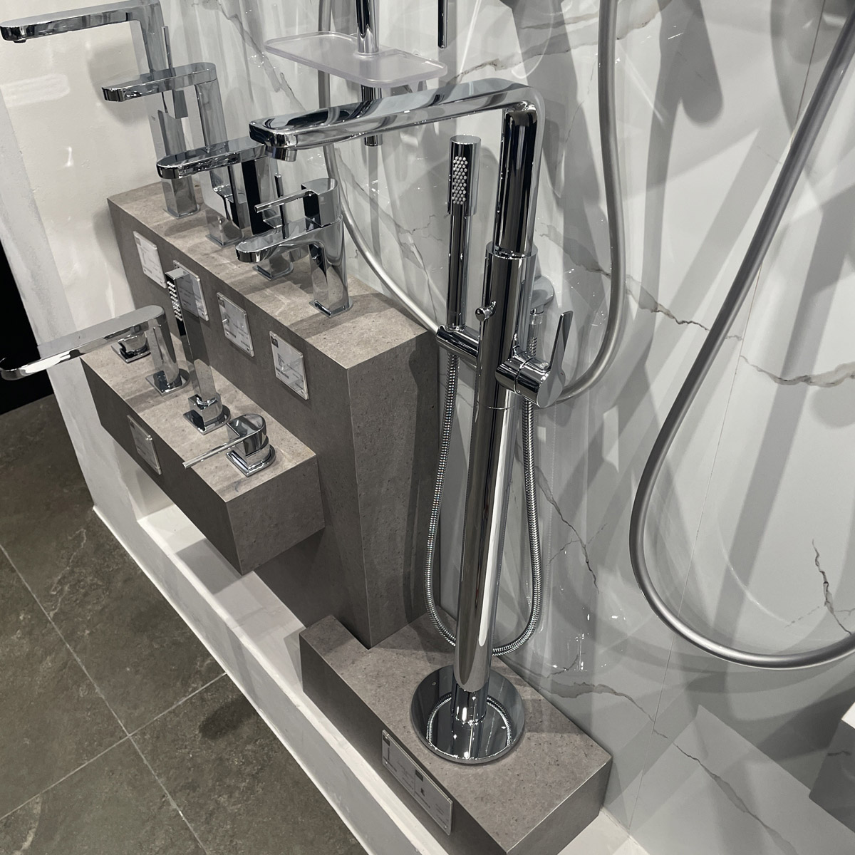 Vòi bồn tắm nóng lạnh đặt sàn Lineare GROHE 23792001 - Ảnh 7