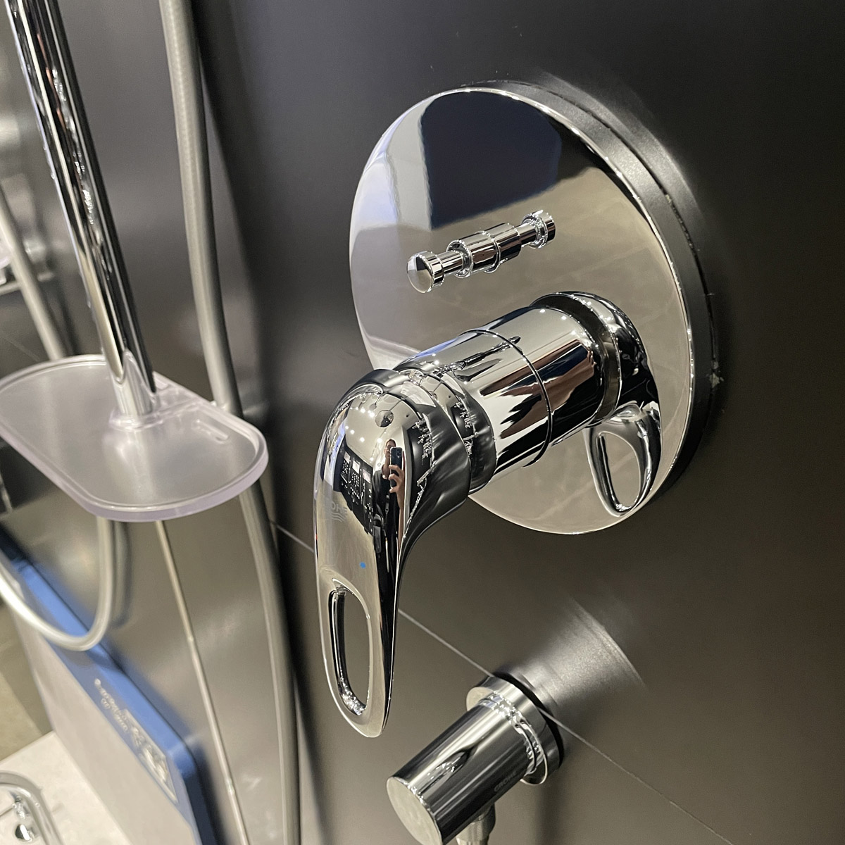 Van nóng lạnh kèm chuyển hướng 2 đường Eurostyle GROHE 24049003 - Ảnh 8