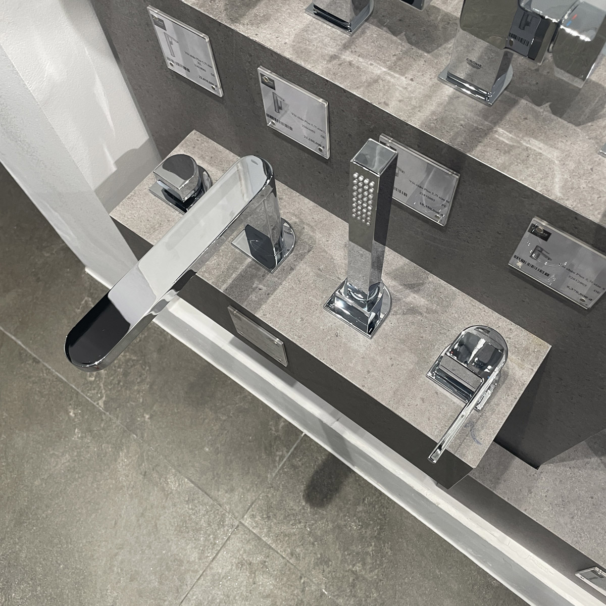 Vòi bồn tắm 4 lỗ nóng lạnh kèm tay sen Plus GROHE 29307003 - Ảnh 4