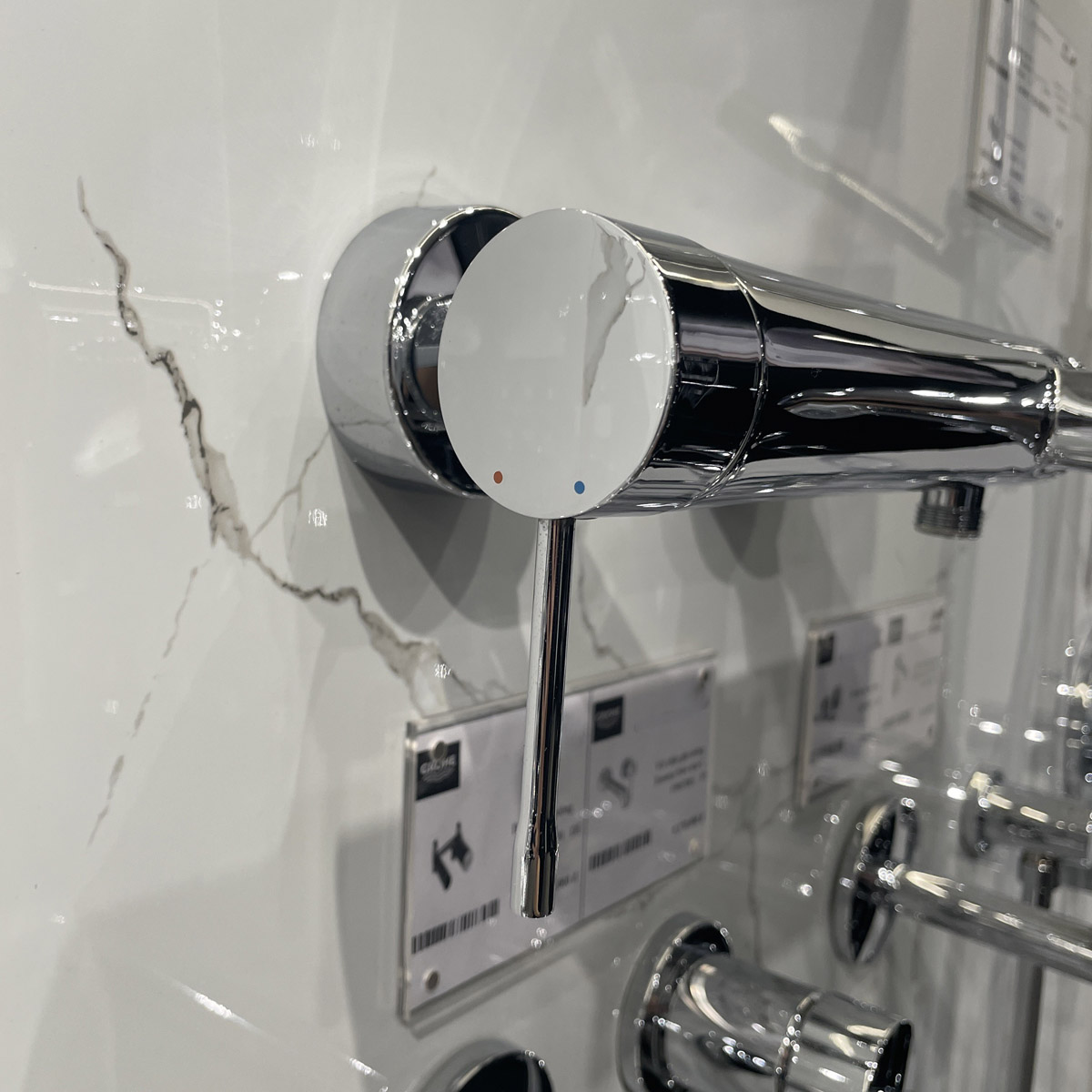 Củ sen tắm nóng lạnh Essence Grohe 33624001 - Ảnh 4