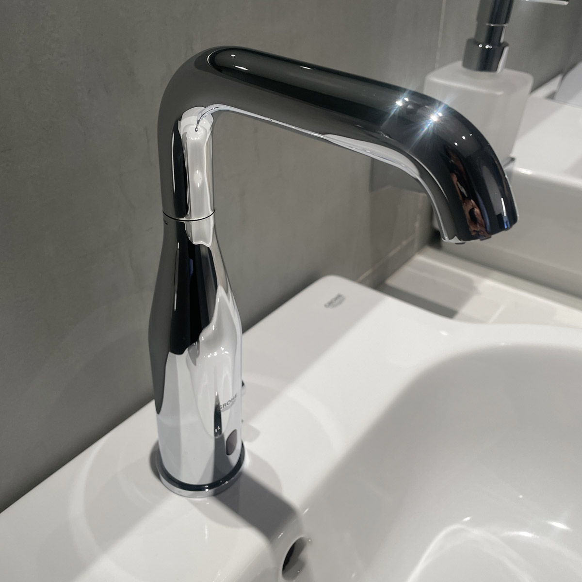 Vòi chậu nóng lạnh cảm ứng dùng pin Eurocube E GROHE 36445000 - Ảnh 7