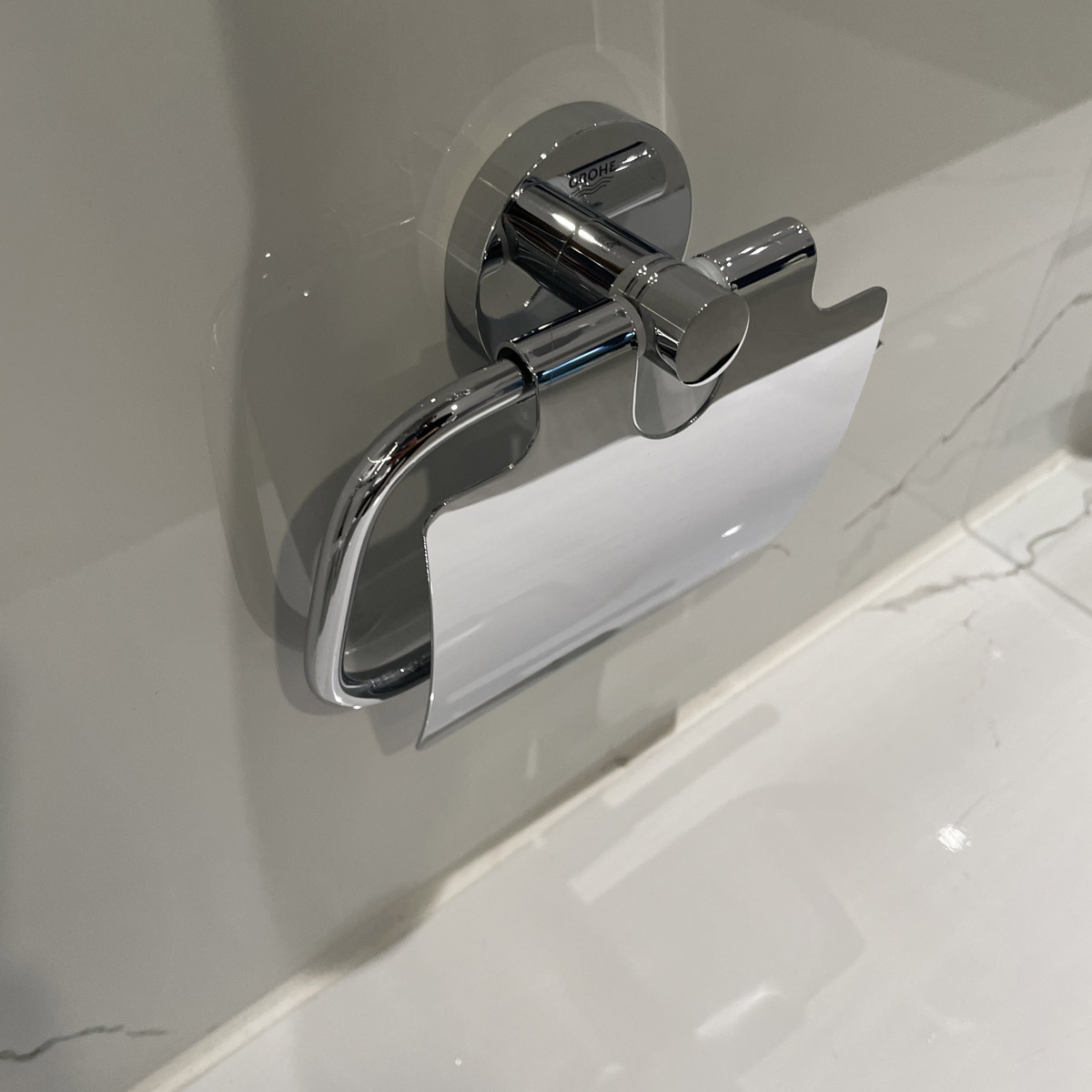 Lô giấy vệ sinh có nắp Essentials GROHE 40367001 - Ảnh 6