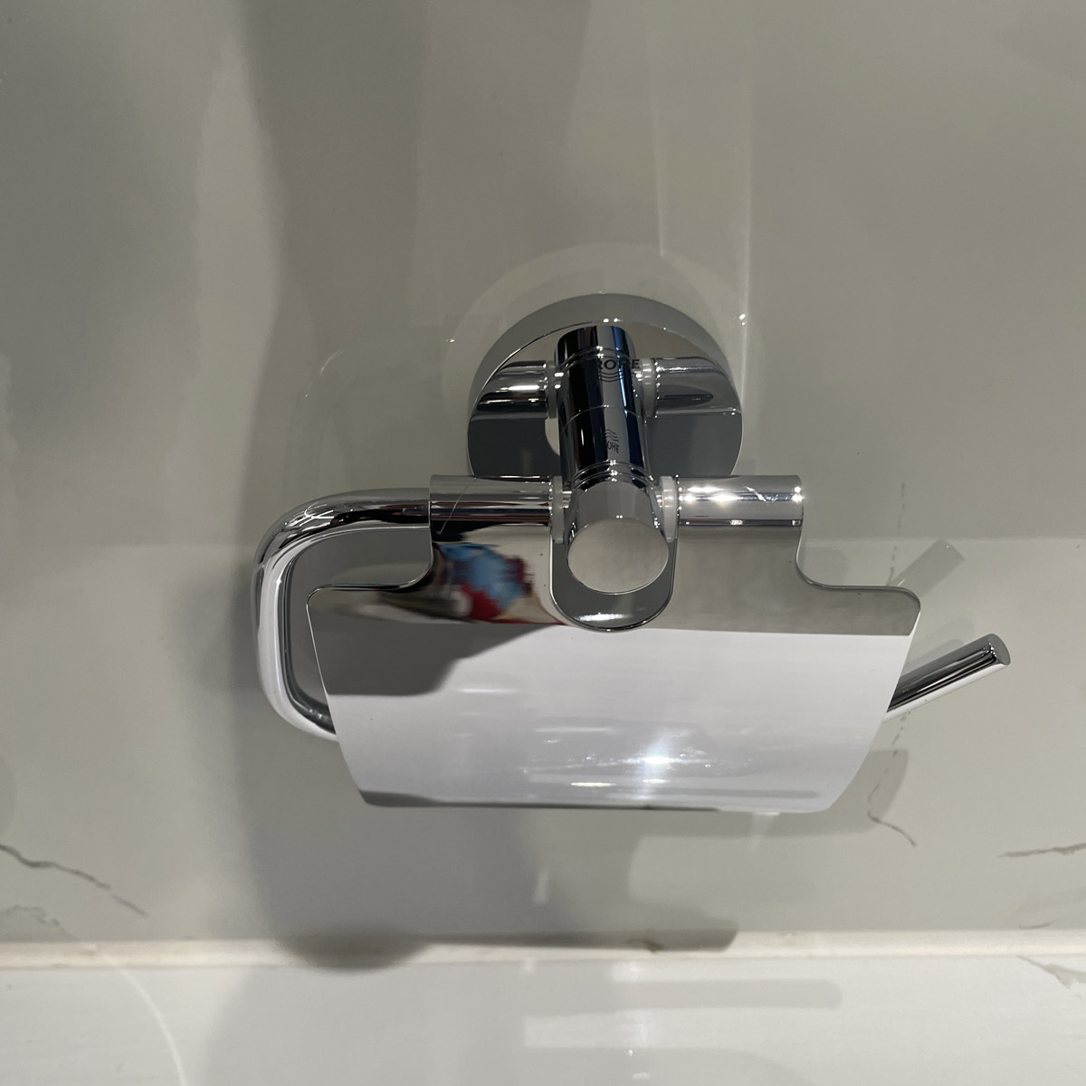 Lô giấy vệ sinh có nắp Essentials GROHE 40367001 - Ảnh 7