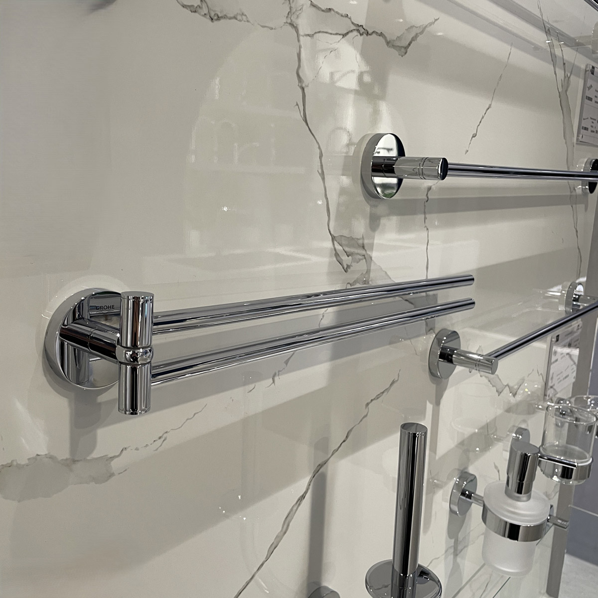 Thanh treo khăn đôi Essentials GROHE 40371001 - Ảnh 6