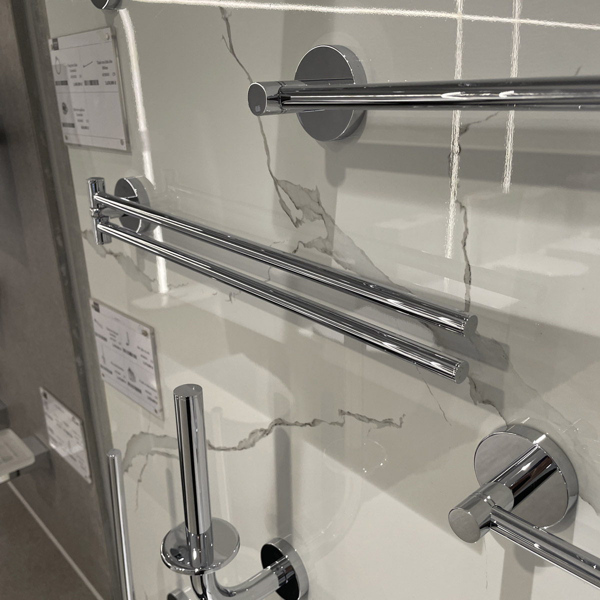 Thanh treo khăn đôi Essentials GROHE 40371001 - Ảnh 8