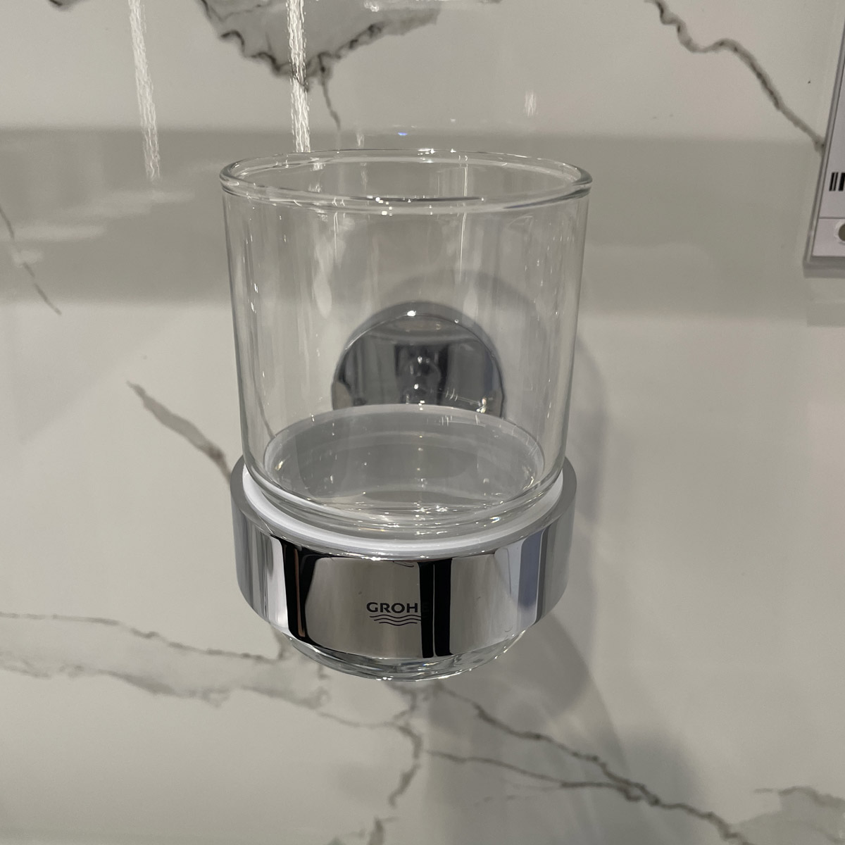 Bộ giá và ly thủy tinh gắn tường Essentials GROHE 40447001 - Ảnh 7