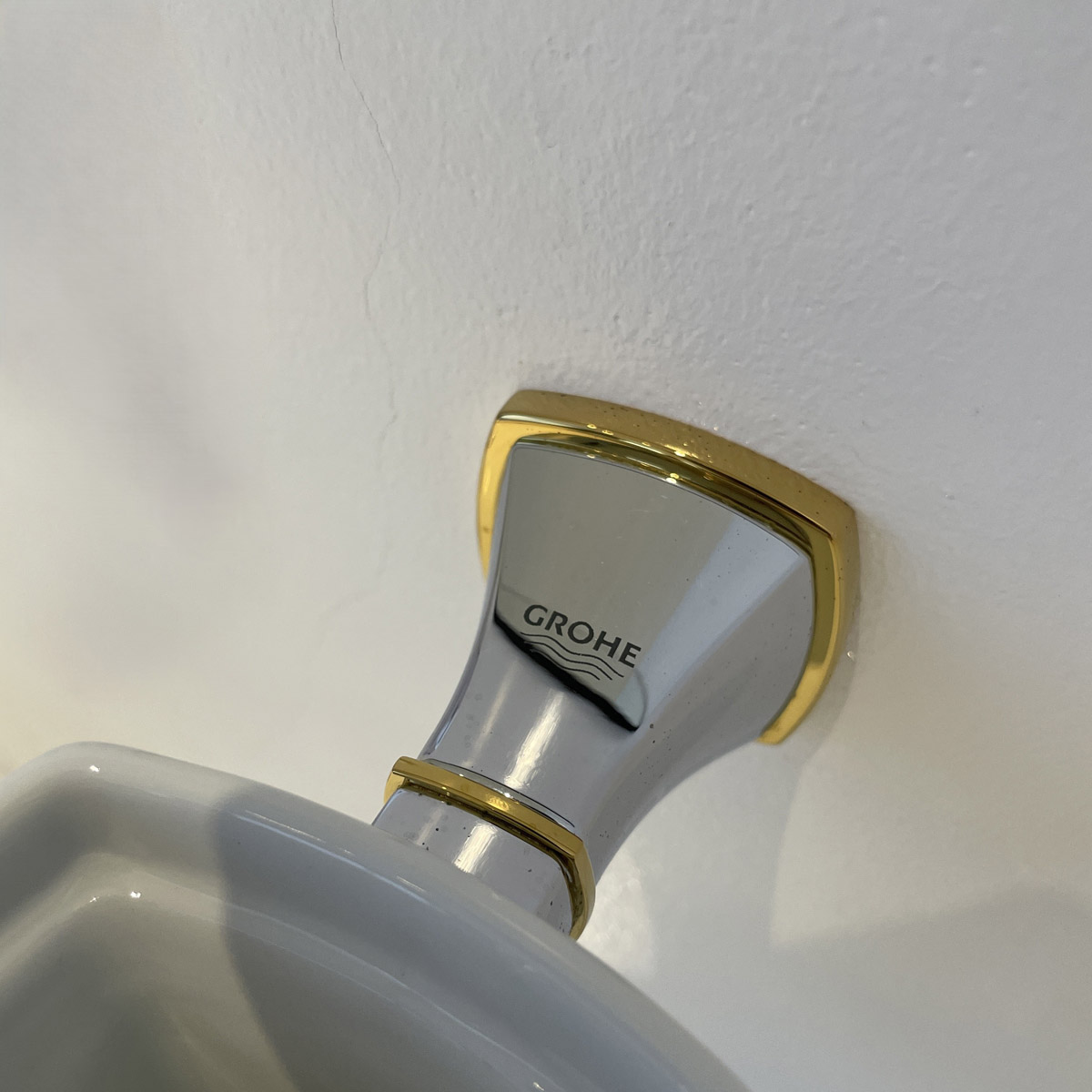 Bộ giá và ly sứ gắn tường Grandera Grohe 40626IG0 - Ảnh 7