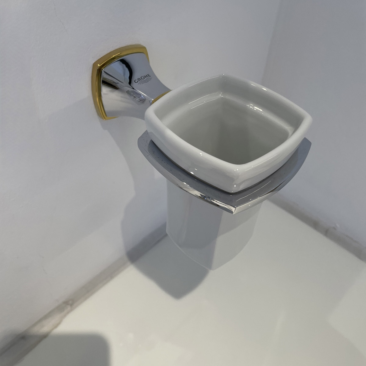 Bộ giá và ly sứ gắn tường Grandera Grohe 40626IG0 - Ảnh 8