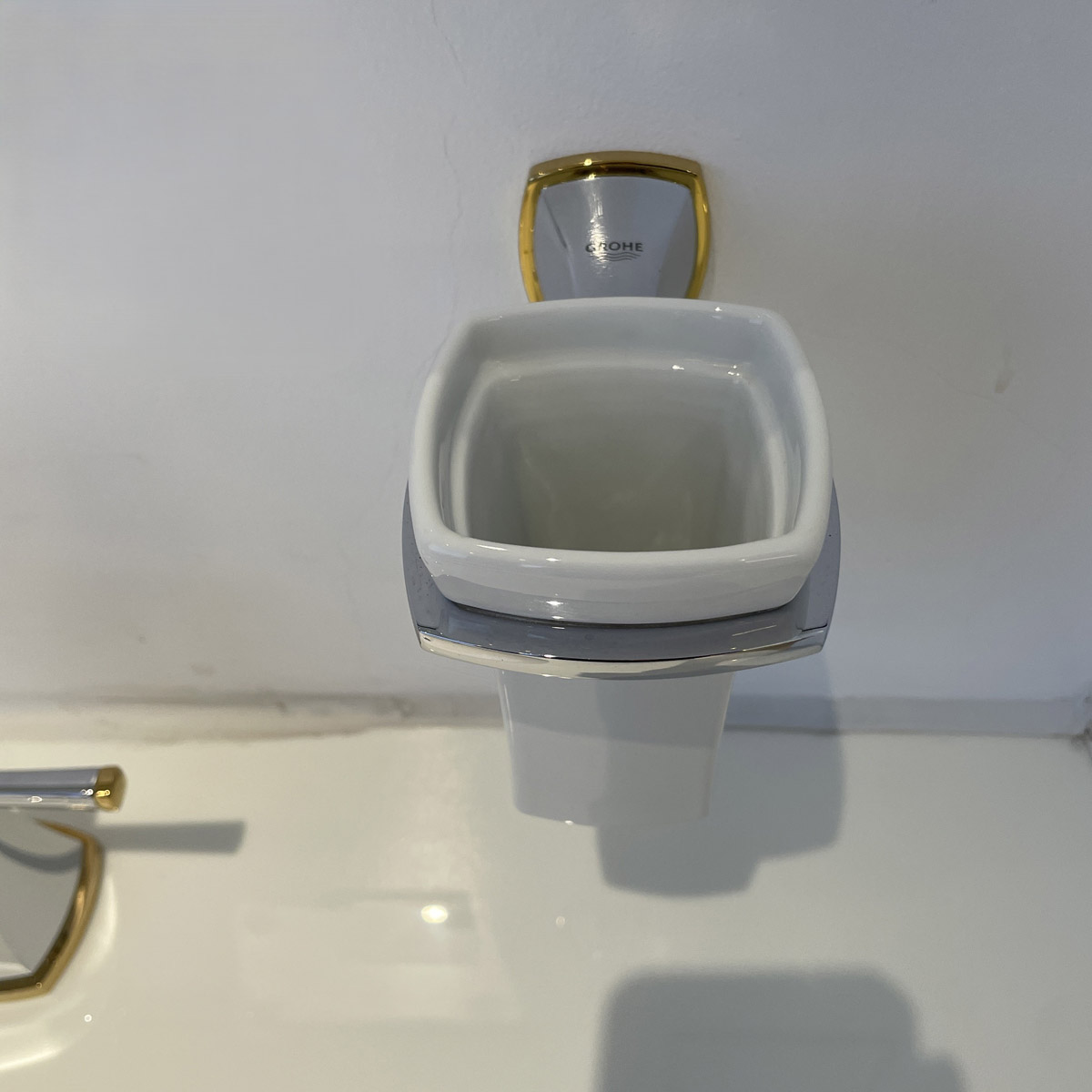 Bộ giá và ly sứ gắn tường Grandera Grohe 40626IG0 - Ảnh 9