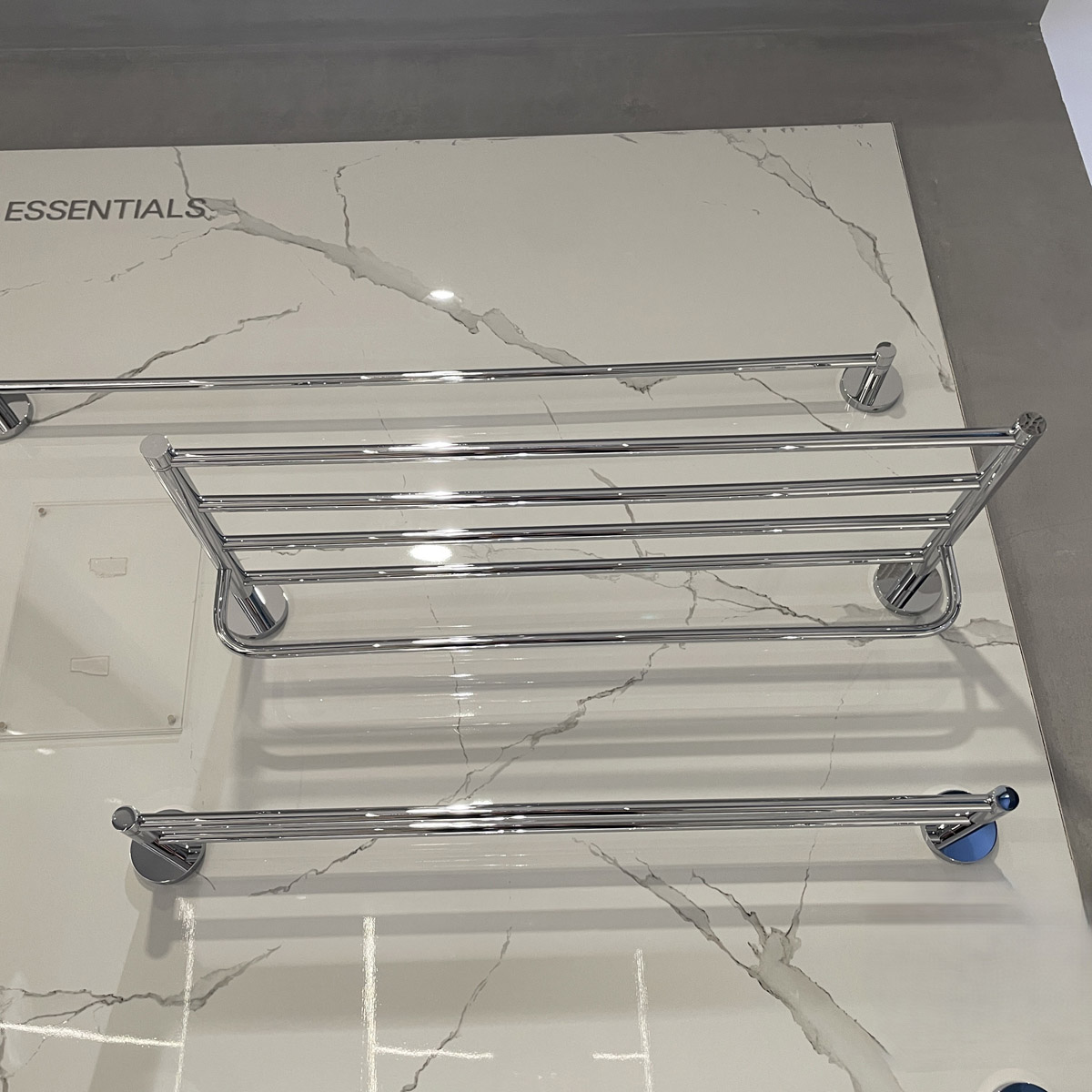 Thanh treo khăn Essentials 550mm GROHE 40800001 - Ảnh 10