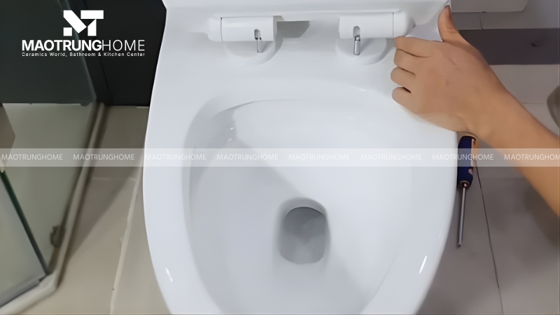 Các đai ốc kết nối bị lỏng làm cho nước bị rỉ