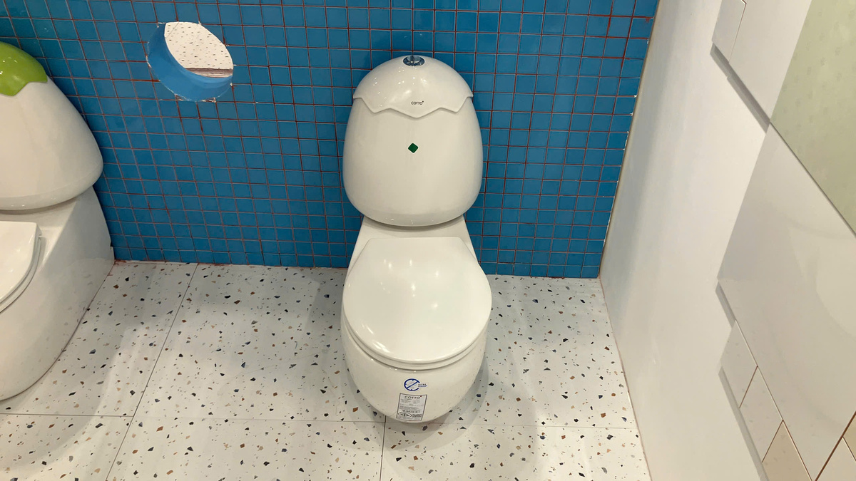 Bồn cầu 2 khối trẻ em thoát ngang dòng Googai COTTO C15017 - Ảnh 5