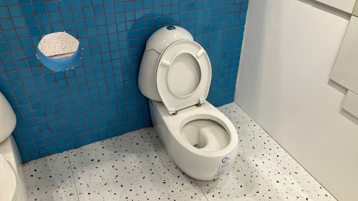 Bồn cầu 2 khối trẻ em thoát ngang dòng Googai COTTO C15017 - Ảnh 7