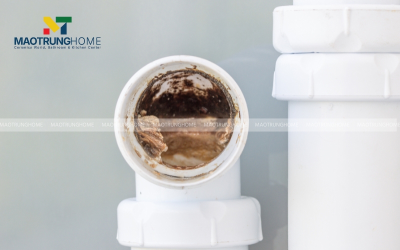 Ống thông hơi của bồn cầu bị tắc