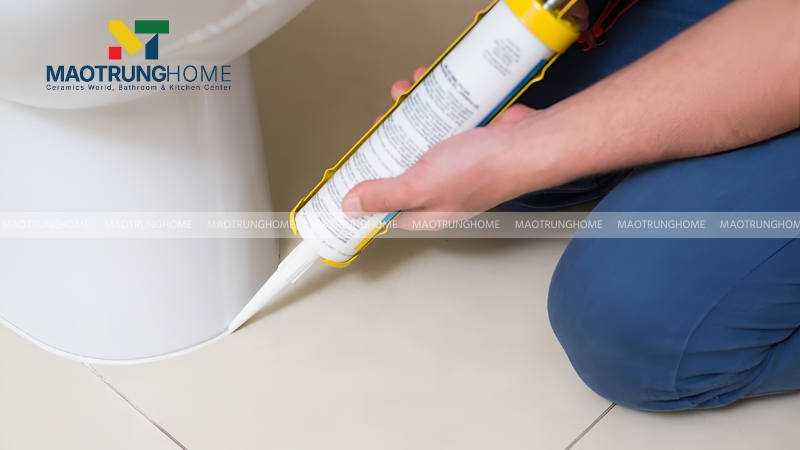 Trét silicone hoặc xi măng trắng chân bồn cầu