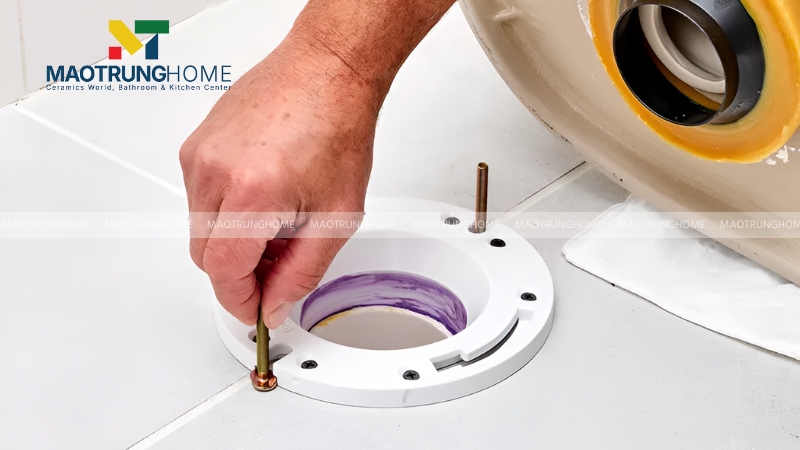 Lắp đặt đế thải (bích nối sàn)