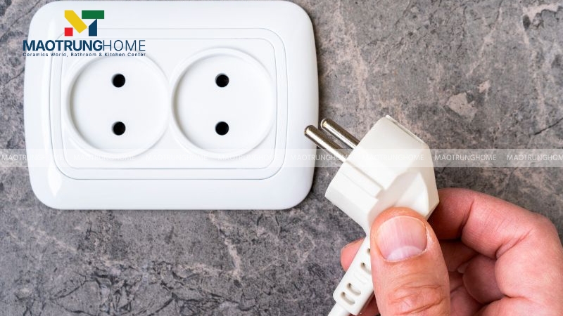 Bạn không sử dụng ổ cắm tạm bợ vì có thể gây rò rỉ điện