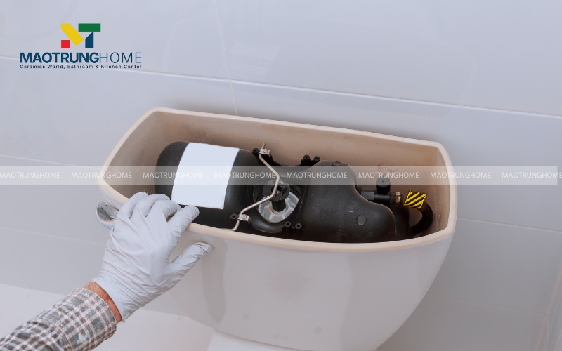 Lắp bảng nút nhấn vào đúng vị trí