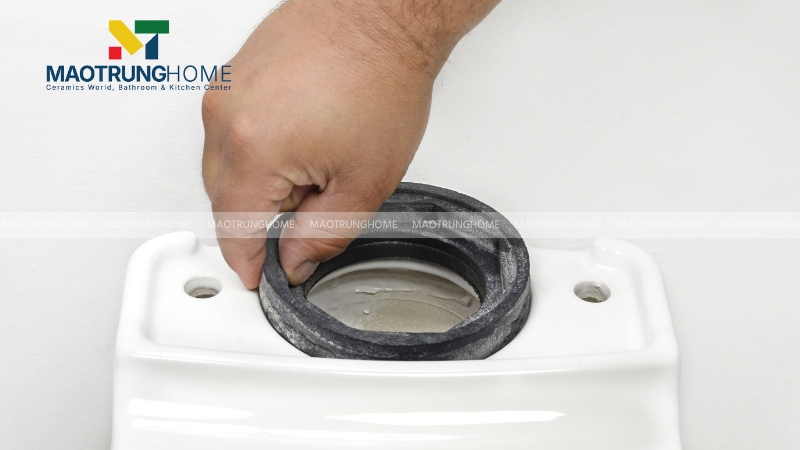 Cần phân biệt bồn cầu INAX chính hãng để tránh thiệt hại về kinh tế