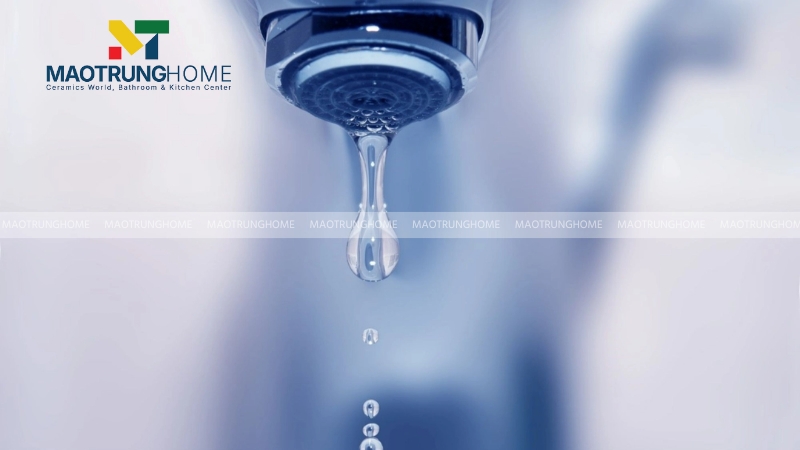 Nguyên nhân chính khiến bồn cầu bị ố vàng: Nguồn nước sinh hoạt