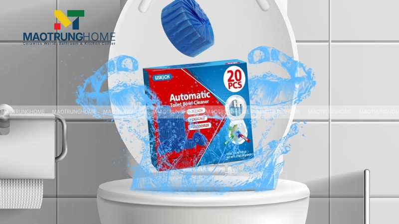 Dùng viên tẩy bồn cầu tự động