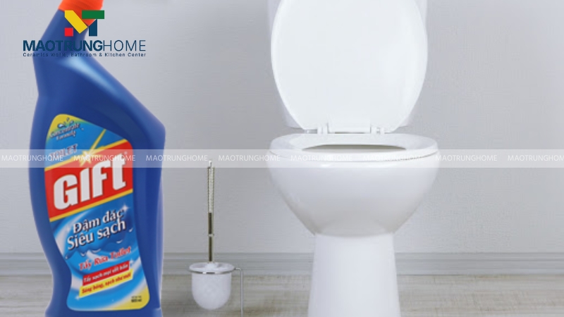 Bạn nên chọn các sản phẩm tẩy rửa có nhãn an toàn cho bề mặt nhựa