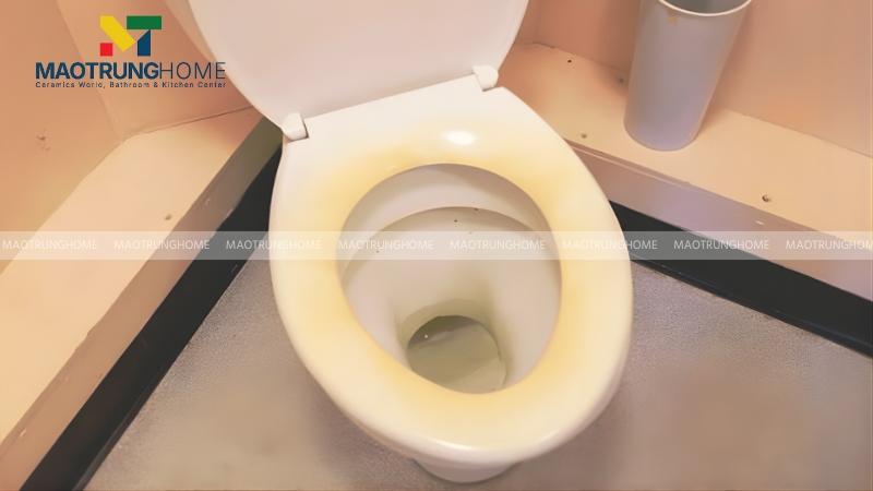 Bồn cầu bị ố vàng gây mất thẩm mỹ
