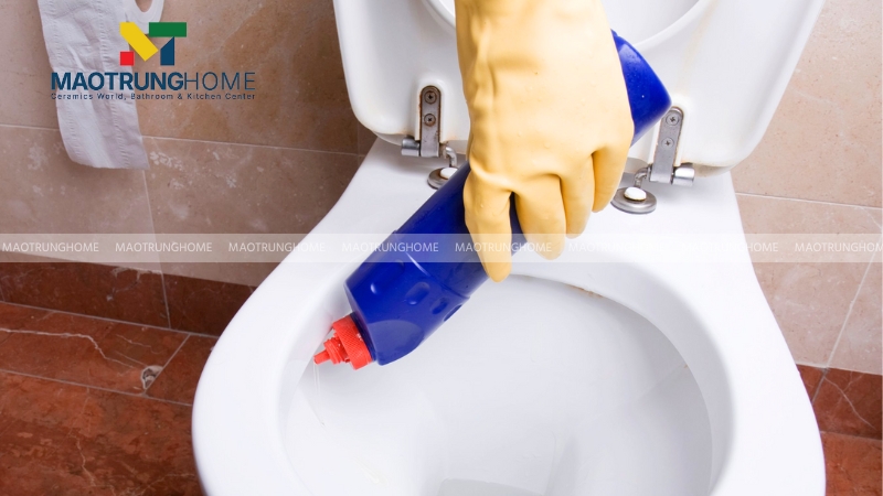 Phương pháp 8: Sử dụng bột hoặc hóa chất thông cống