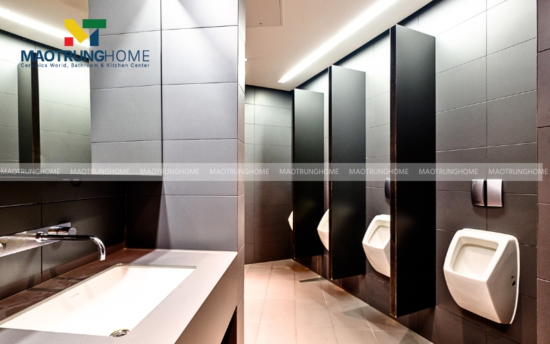 Nhà vệ sinh rộng thoáng và an toàn