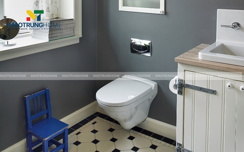 Nhà vệ sinh nhỏ gọn lát gạch nhám họa tiết phong cách vintage