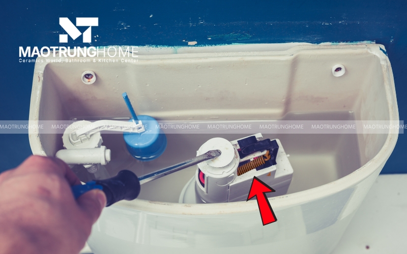 Lò xo bên trong nút nhấn bị gỉ sét hoặc hỏng