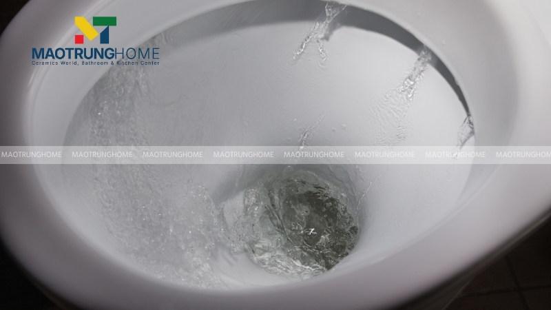 Công nghệ xả Aqua Jet mạnh mẽ và tiết kiệm nước