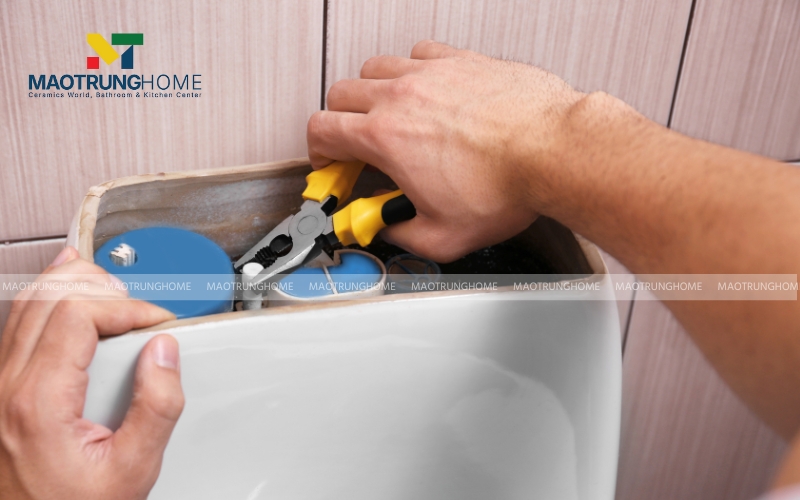 Hãy xoay vít ngược chiều kim đồng hồ để giảm mực nước