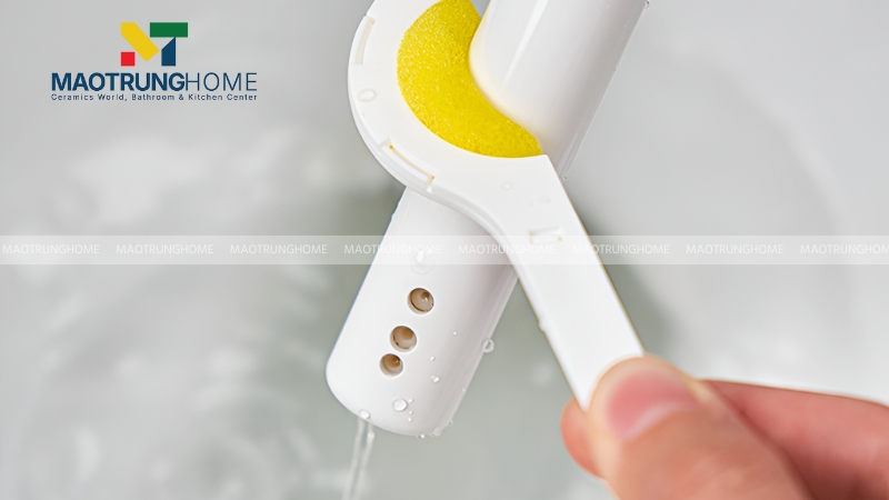 Hướng dẫn vệ sinh bồn cầu và nắp rửa điện tử đúng cách