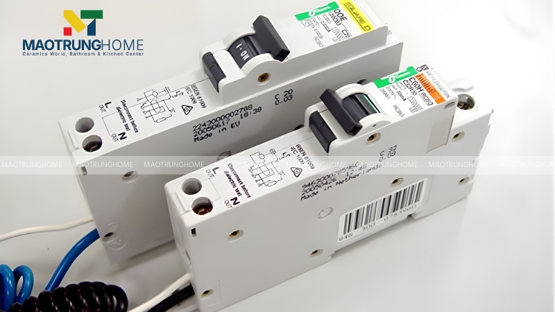 Thiết bị ELCB (Earth Leakage Circuit Breaker) trên bồn tắm