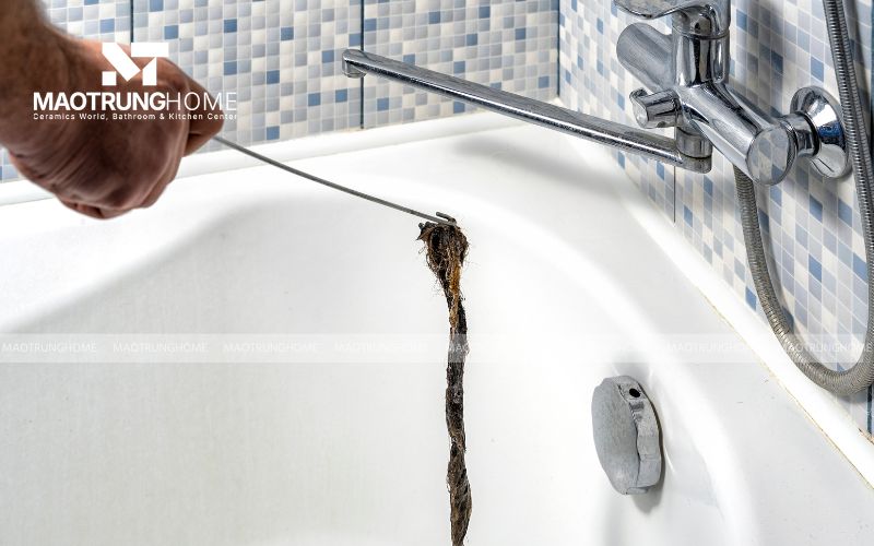 Tóc là nguyên nhân hàng đầu gây tắc nghẽn đường ống bồn tắm