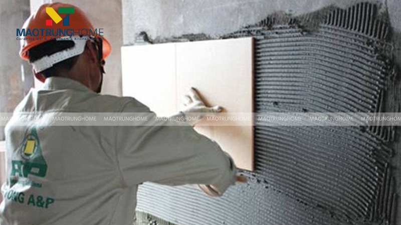 Chi phí thi công ốp tường phòng ăn phụ thuộc vào rất nhiều yếu tố