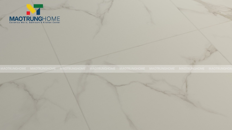 Bề mặt men giúp phản xạ ánh sáng và tạo chiều sâu cho phòng ăn